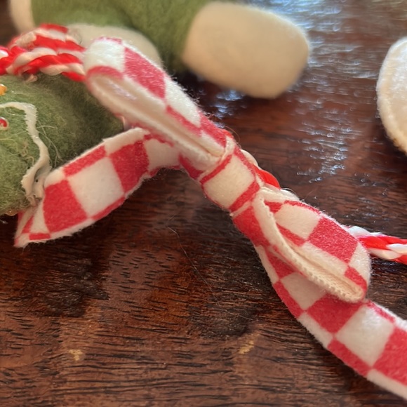 6 PCs 46” Adorable Felt Snow People Christmas Candy Garland with Bows Garland - Picture 8 of 8